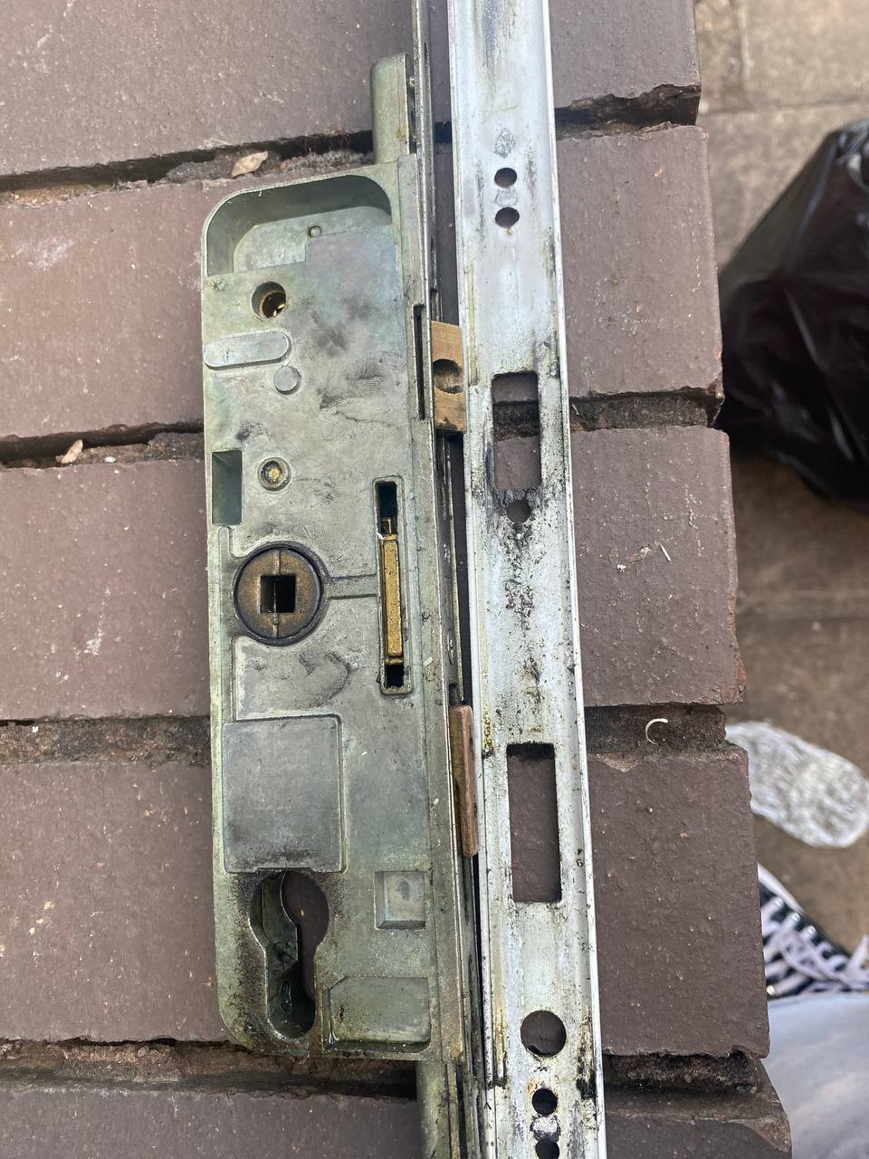Multipoint lock gearbox removed and replaced